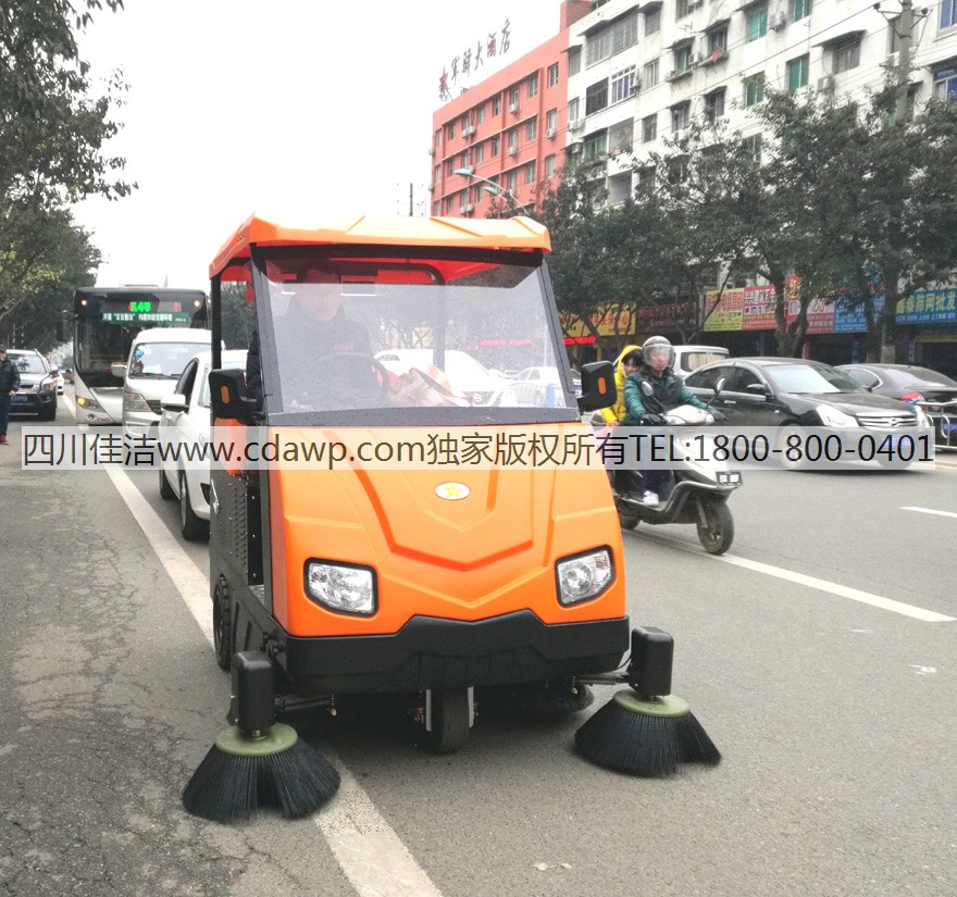 宜宾市筠连县城市环卫采购V6电动扫地车