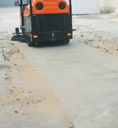 奥科奇V6驾驶式电动扫地车